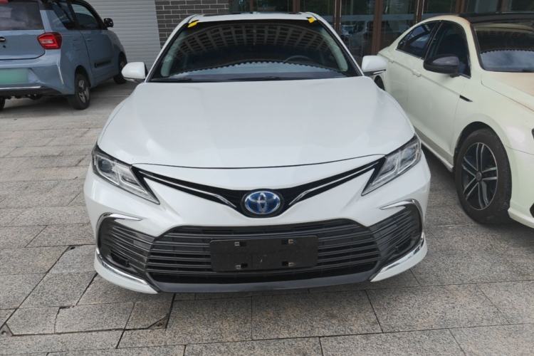 Toyota Camry 2021 — фото 2