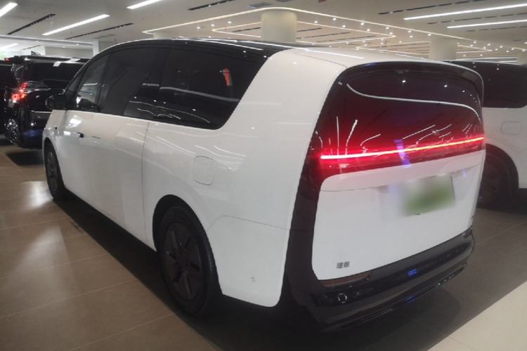 Li Auto MEGA 2025 — 4