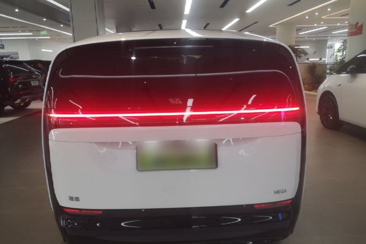 Li Auto MEGA 2025 — 5