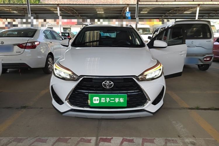 Toyota Yaris 2022 — фото 2