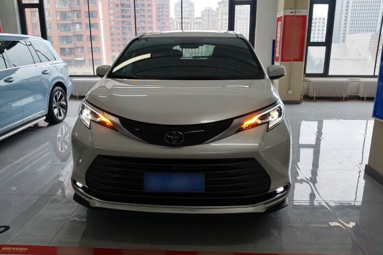 Toyota Sienna 2024 — 2