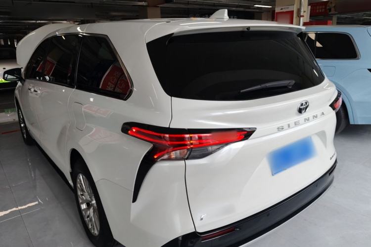Toyota Sienna 2024 — 4