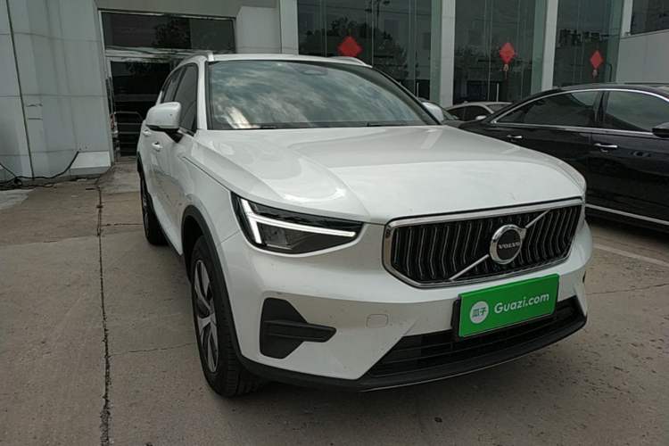 Volvo XC40 2023 — 3