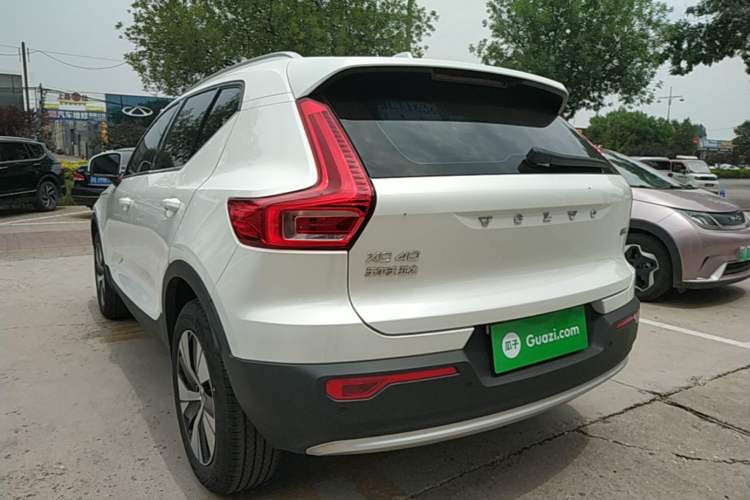 Volvo XC40 2023 — 4