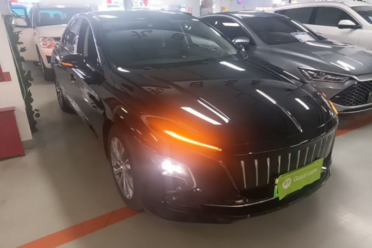 Hongqi E-QM5 2024 — 3