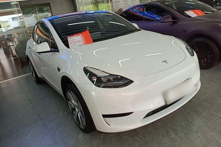Tesla Model Y 2022 — 3