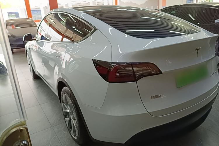 Tesla Model Y 2022 — 4