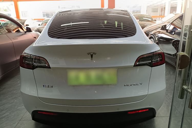 Tesla Model Y 2022 — 5