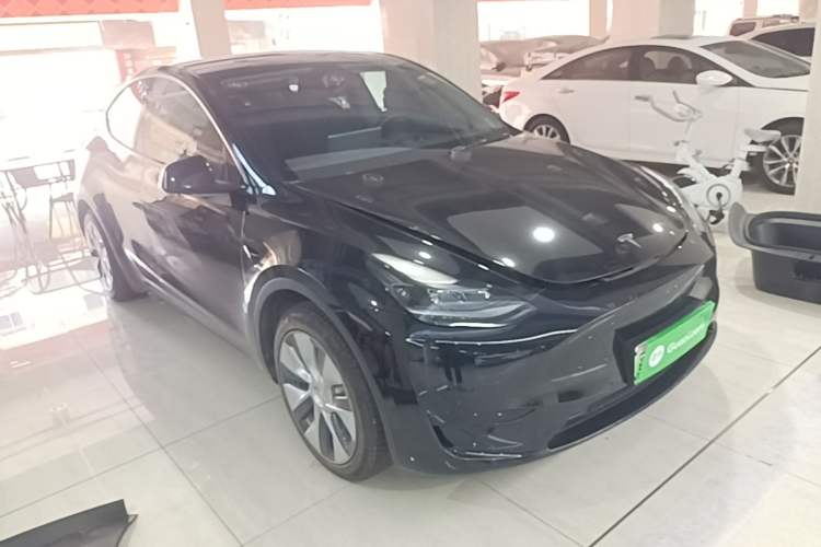 Tesla Model Y 2022 — 3