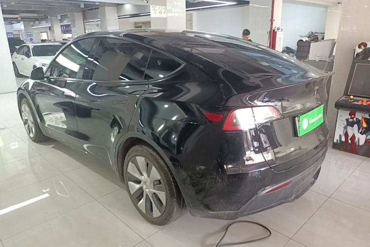 Tesla Model Y 2022 — 4