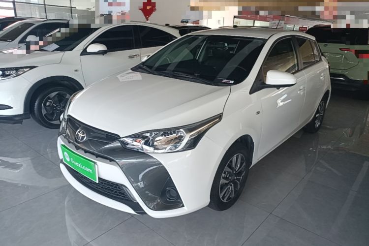 Toyota Yaris 2022 — фото 1