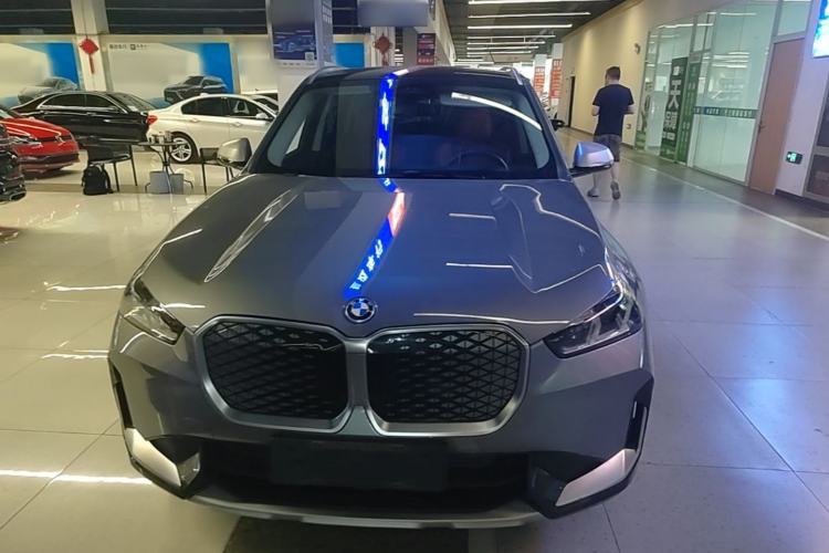 BMW iX1 2023 — 2