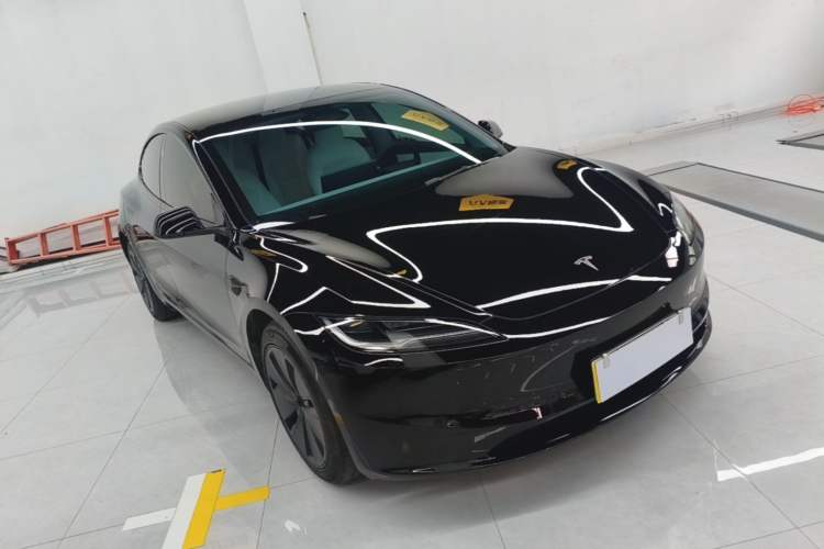 Tesla Model 3 2023 — 3