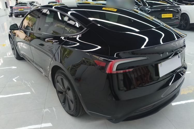 Tesla Model 3 2023 — 4