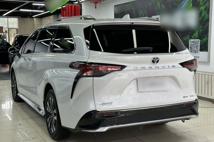 Toyota Granvia 2024 — 4