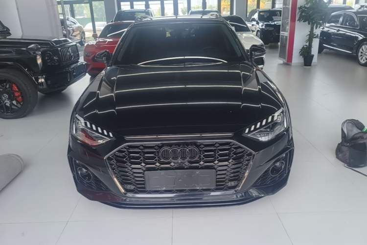 Audi A4 2021 — 2
