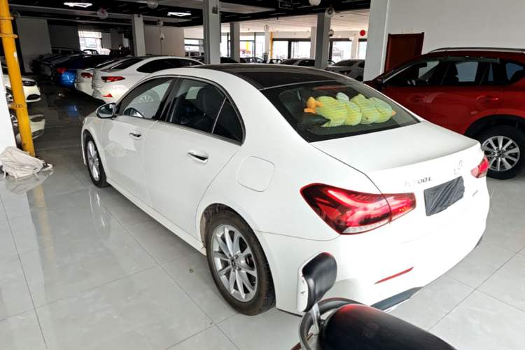 Mercedes-Benz A 200 L 2020 — фото 4
