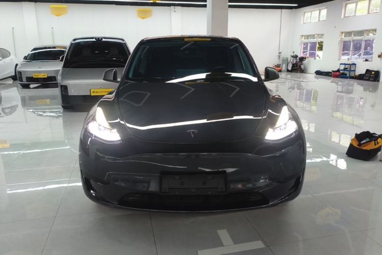 Tesla Model Y 2024 — 2