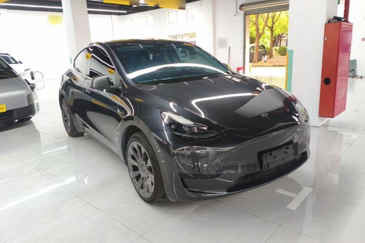 Tesla Model Y 2024 — 3