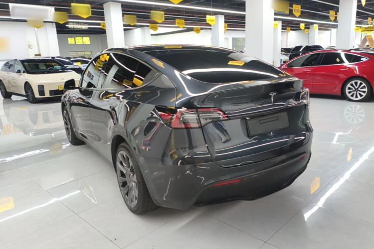 Tesla Model Y 2024 — 4