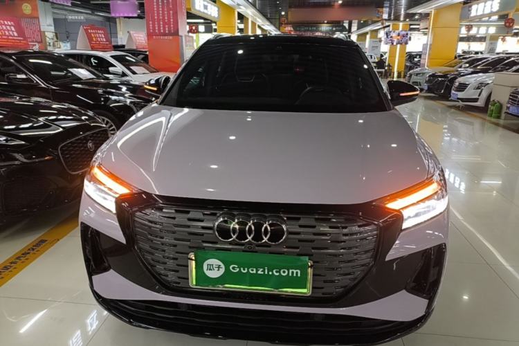 Audi Q4 e-tron 2024 — 2