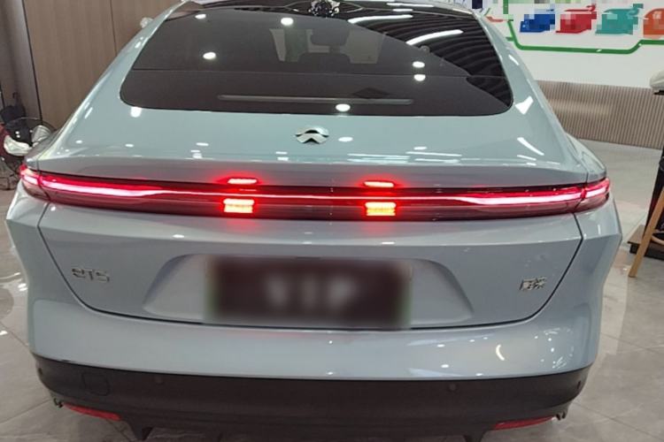 NIO ET5 2024 — 5