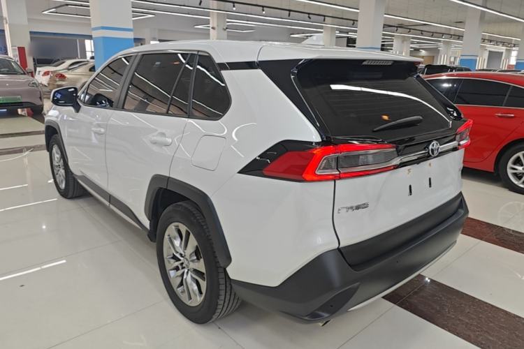 Toyota RAV4 2022 — 4