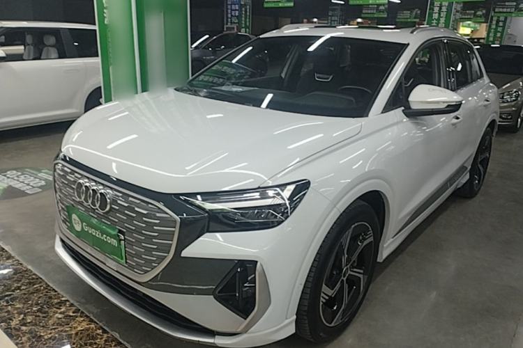 Audi Q4 e-tron 2023 — фото 1