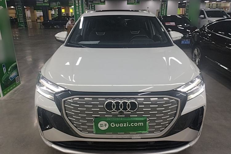 Audi Q4 e-tron 2023 — фото 2