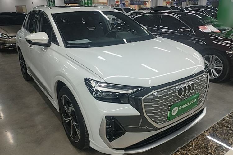 Audi Q4 e-tron 2023 — фото 3