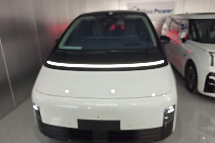 Li Auto MEGA 2025 — 2