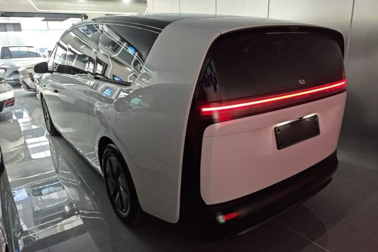 Li Auto MEGA 2025 — 4