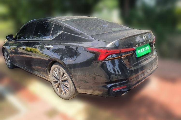 Nissan Altima 2022 — 4