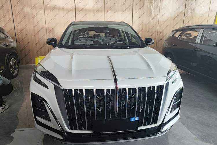 Hongqi HS3 2025 — 2