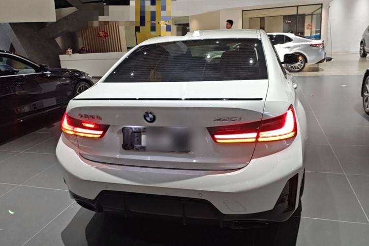 BMW 325i 2024 — 5