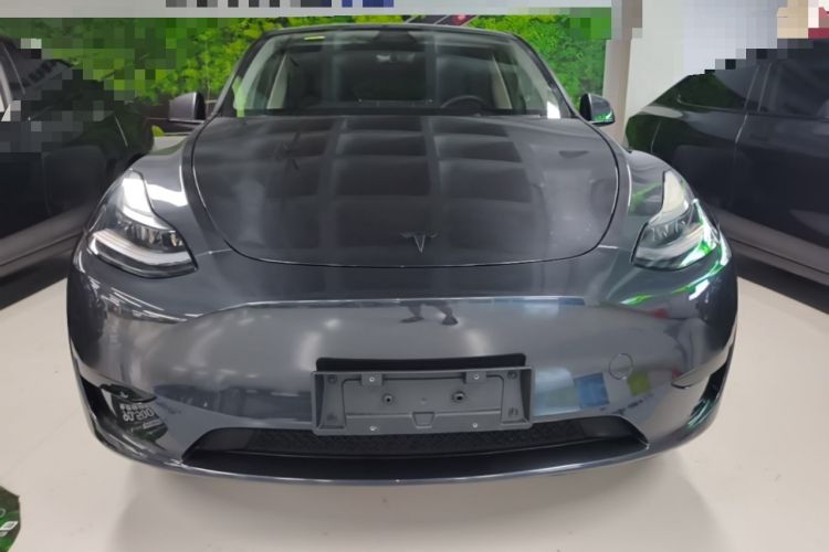 Tesla Model Y 2024 — 2