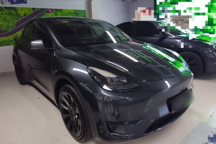 Tesla Model Y 2024 — 3