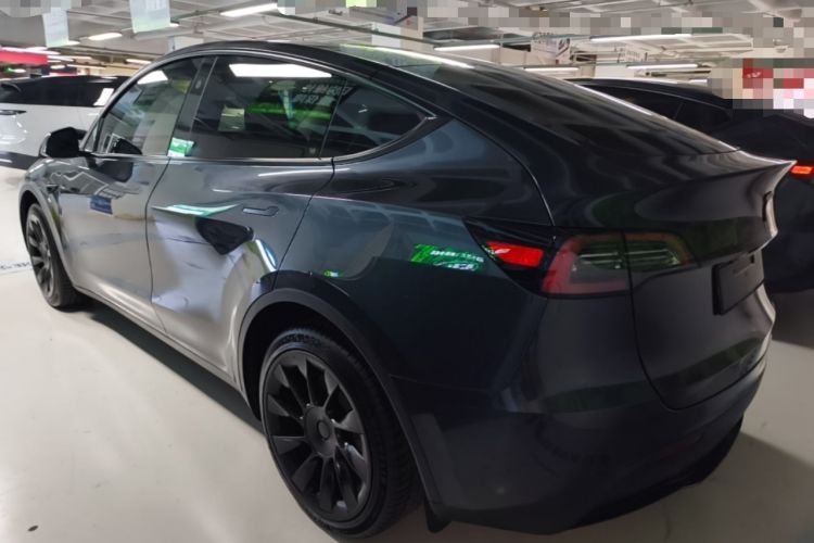 Tesla Model Y 2024 — 4