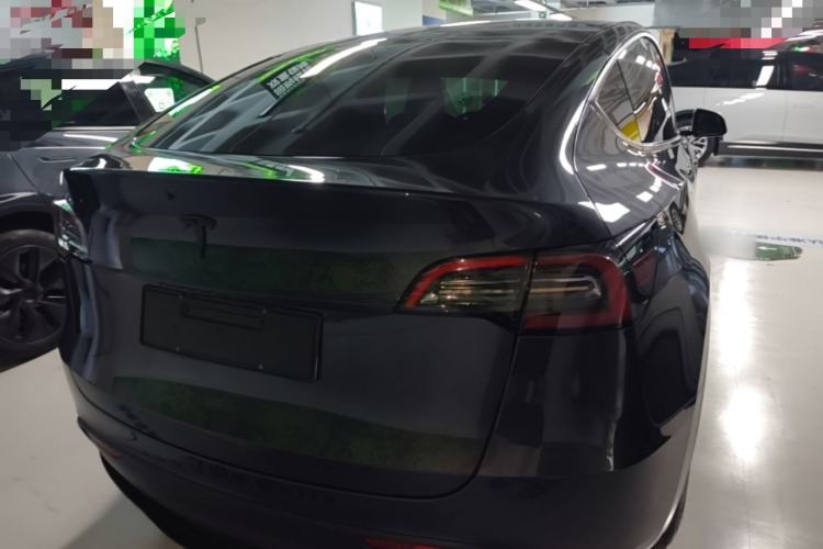 Tesla Model Y 2024 — 5