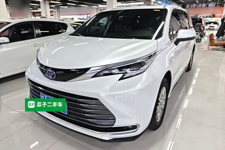 Toyota Sienna 2021 — фото 1