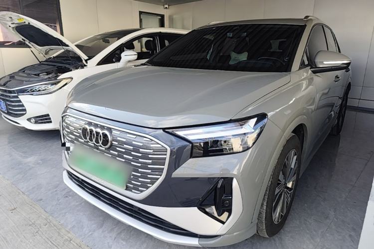 Audi Q4 e-tron 2023 — фото 1