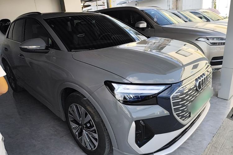 Audi Q4 e-tron 2023 — фото 3