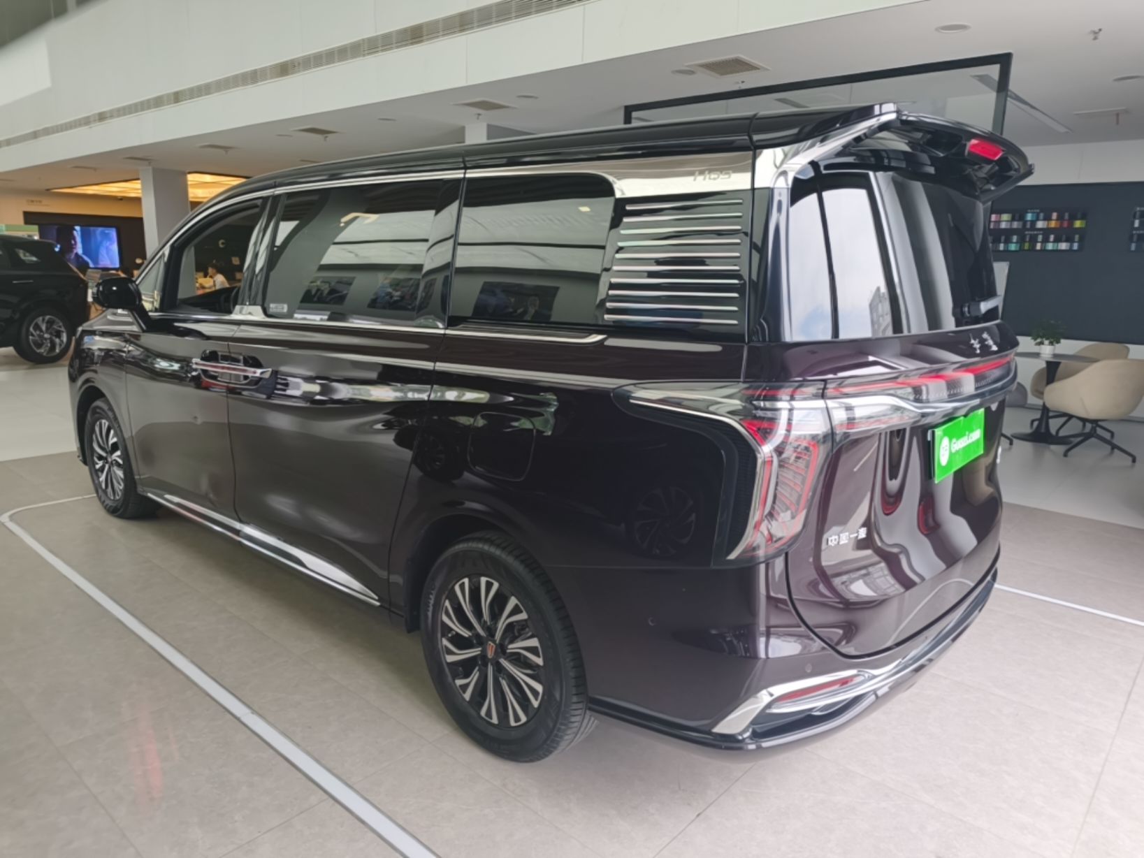Hongqi hq9 phev 2024 — фото 4