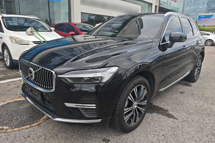 Volvo XC60 2022 — фото 1