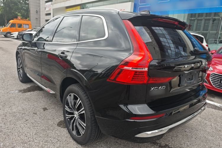 Volvo XC60 2022 — фото 4