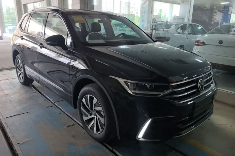 Volkswagen Tiguan L 2023 — 3