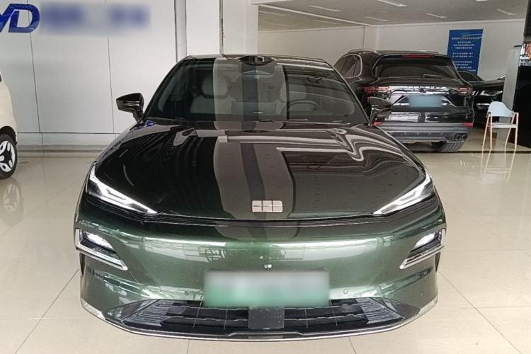 Geely Galaxy 8 2025 — 2