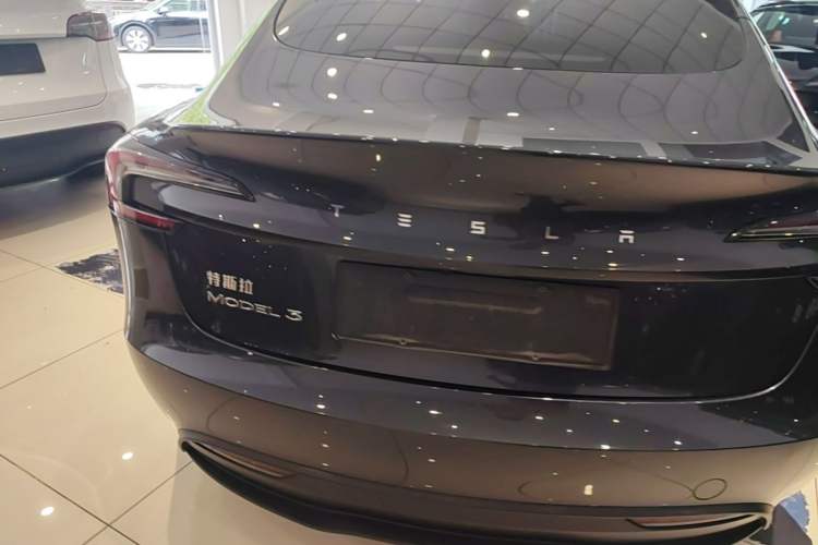Tesla Model 3 2023 — 5