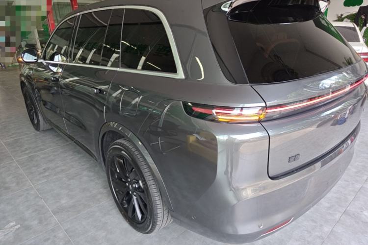 Li Auto L8 2023 — 4