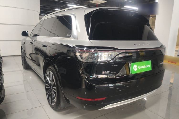 AITO M9 2025 — 4